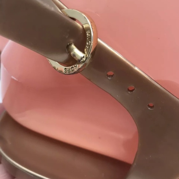 Michael Kors Womens Lillie Gold Size 7 MK Logo Plate Jelly Thong PVC Sandals - Picture 6 of 7
